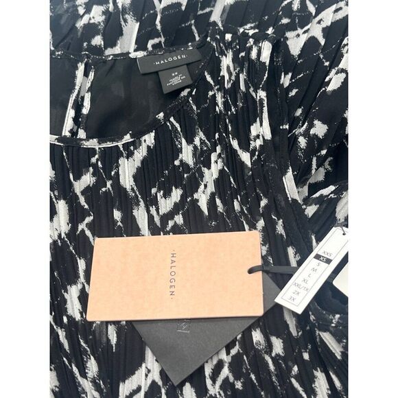 Halogen(R) Sleeveless Pleated Georgette Top in Black- Ivory Brushstrokes , XS - Picture 8 of 15